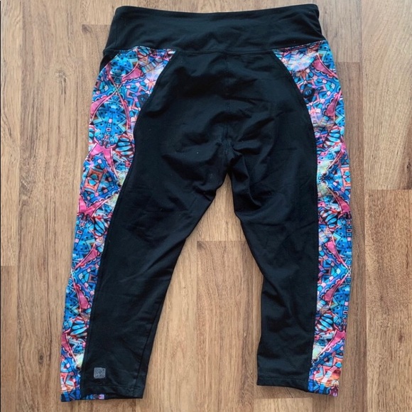 LulaRoe Capri leggings size M/8 leggings. - Picture 2 of 3